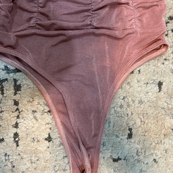 Bodysuit pink with gold chain straps - Picture 4 of 4